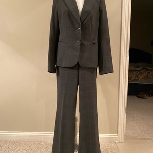 Grey Perfect Travel Suit - The Limited Size 8/10